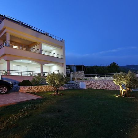 Apartments Villa Residenca Novi Vinodolski Zimmer foto