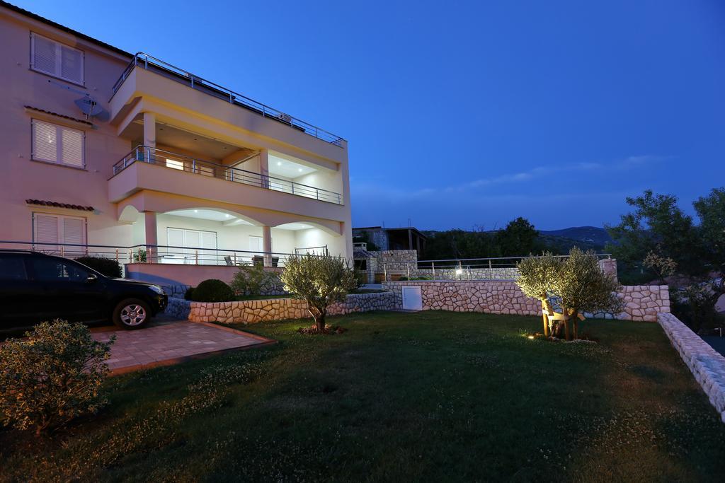 Apartments Villa Residenca Novi Vinodolski Zimmer foto