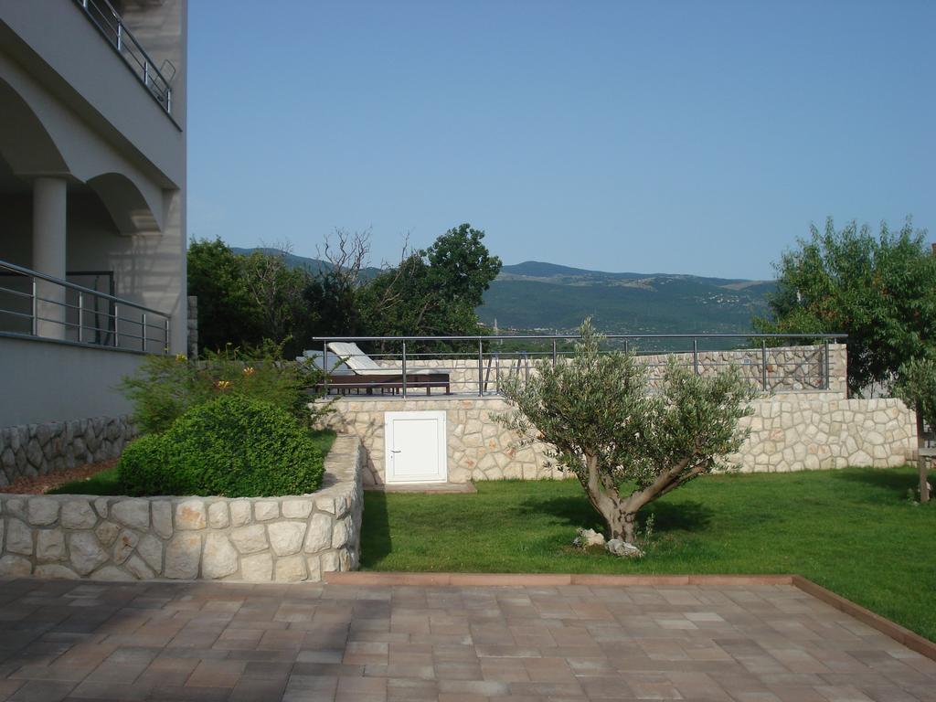 Apartments Villa Residenca Novi Vinodolski Zimmer foto