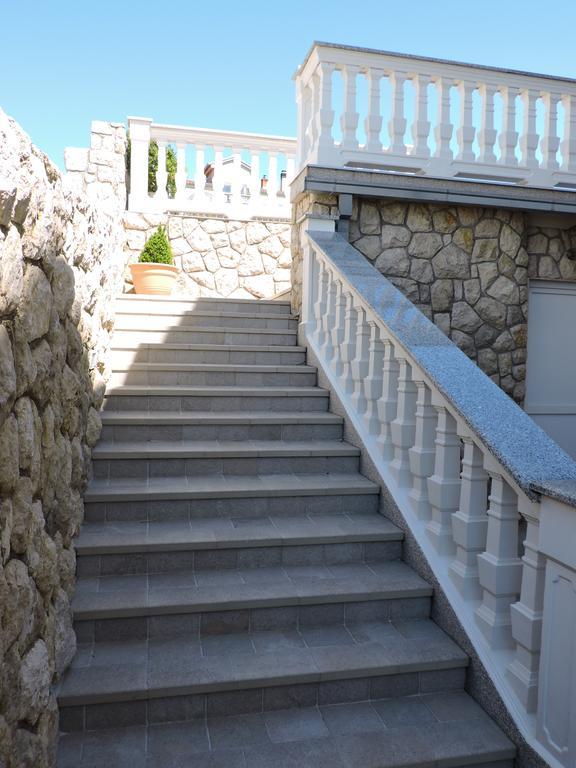 Apartments Villa Residenca Novi Vinodolski Exterior foto