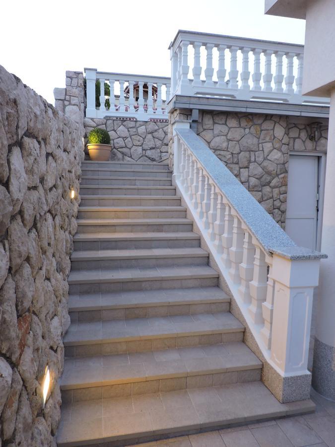 Apartments Villa Residenca Novi Vinodolski Exterior foto